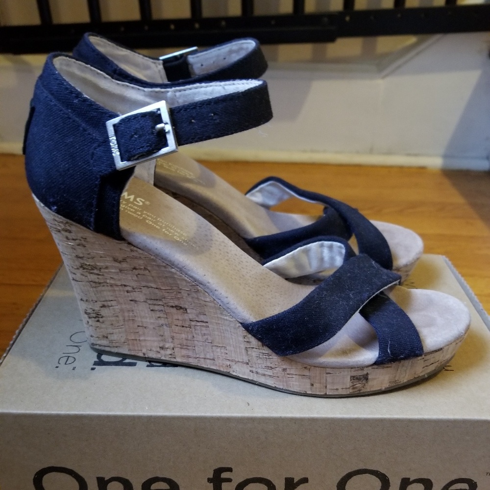 Toms Sienna sandal. Black.Size 7.5